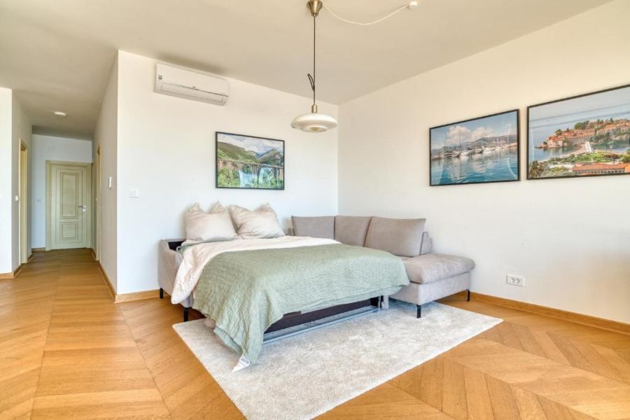 Seaview Hideaway 5