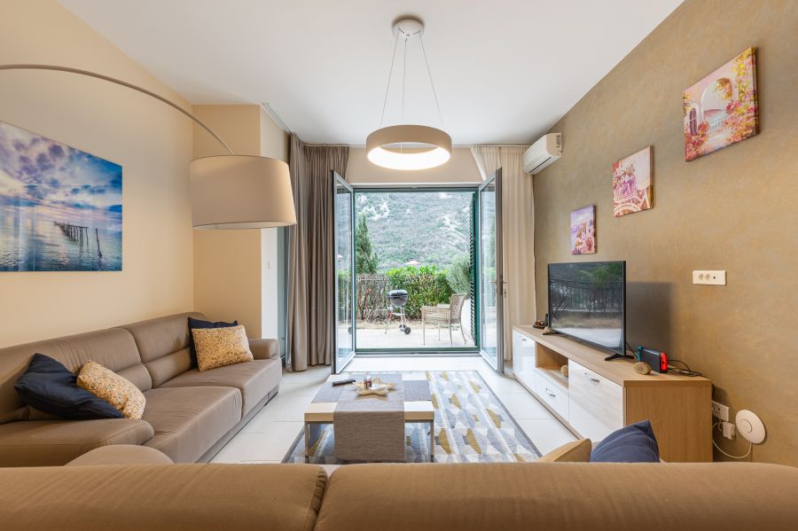 Radiant Morinj Lavander Bay Apt 2