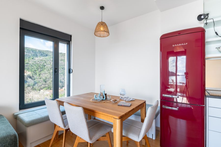 Majestic Two Bedroom Tre Apartment  4