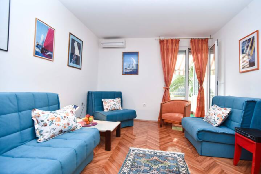 Family Apartment close to Slovenska beach 1