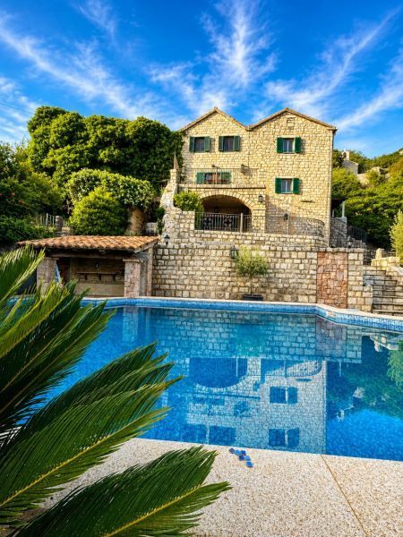 Villa Pietra Luxury Escape 4