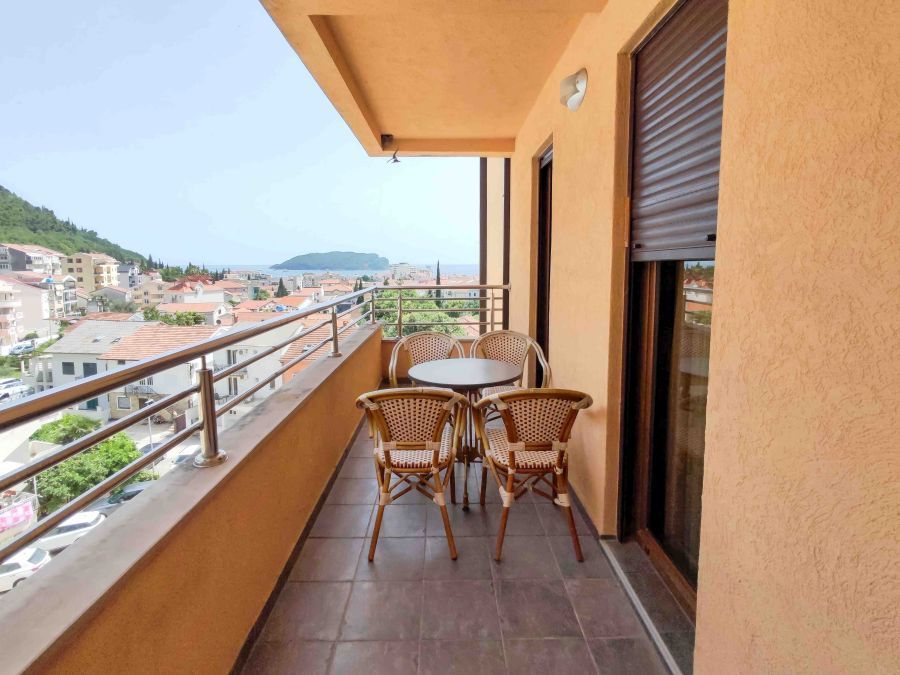 Sunny three-bedroom apartment in Budva 2