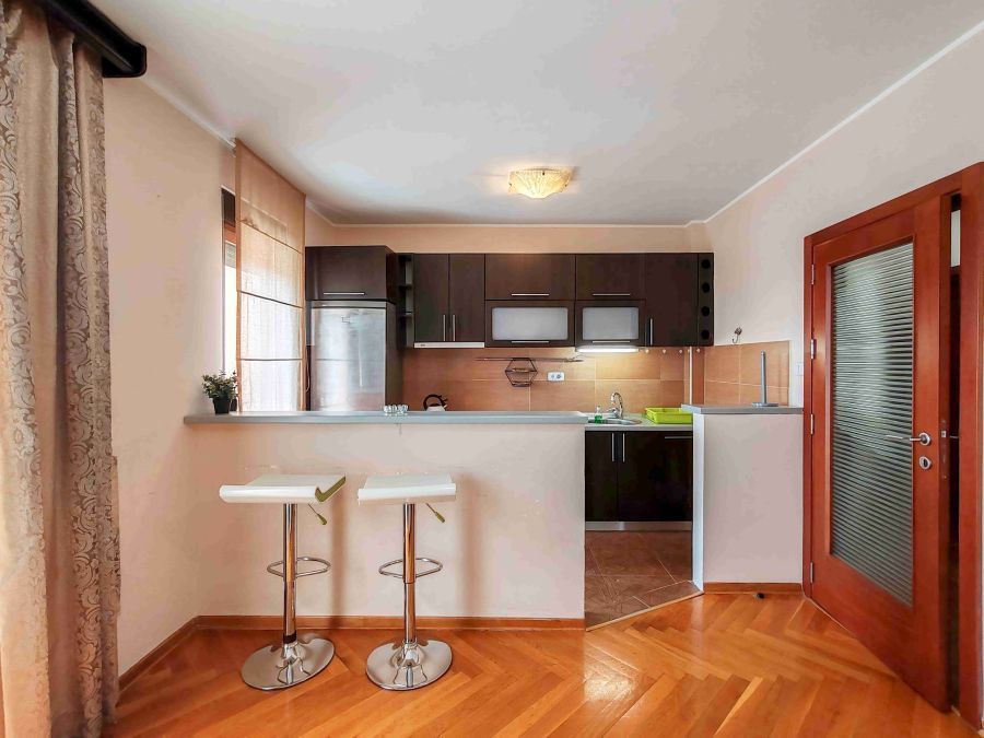 Sunny three-bedroom apartment in Budva 4