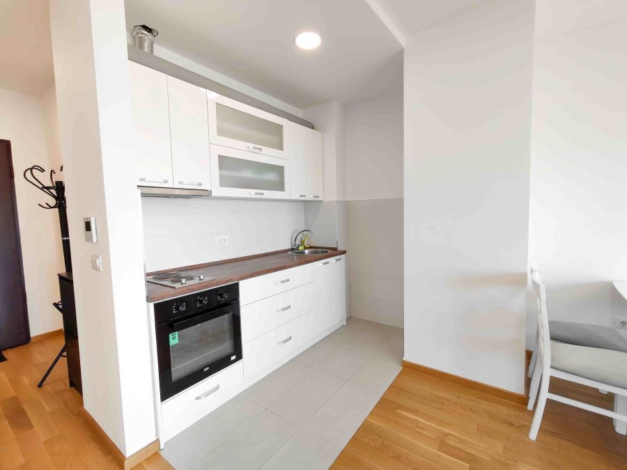 Sea view apartment in Becici + lovely one bedroom with parking 5
