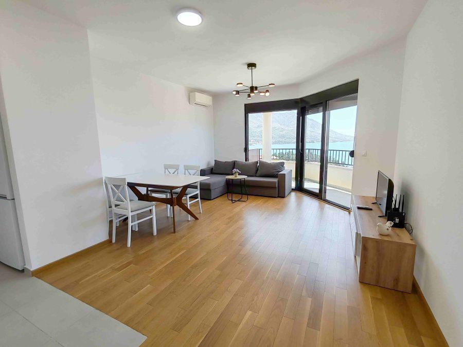 Sea view apartment in Becici + lovely one bedroom with parking 6