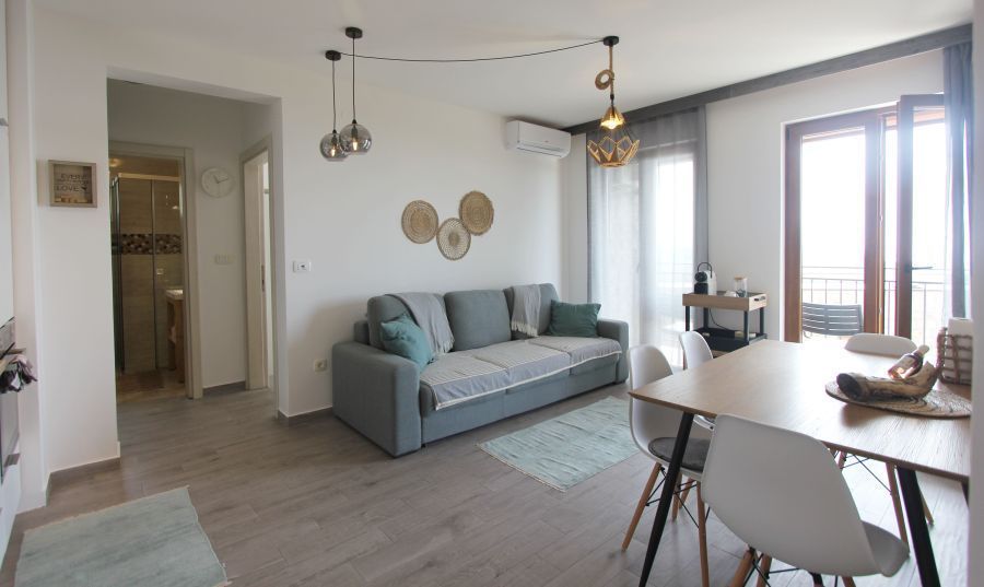 Romantic 2bd sea view apartment in Petrovac 3