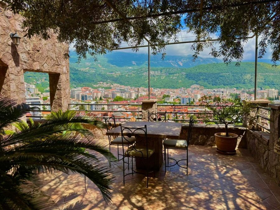 Contessa Apartments  6