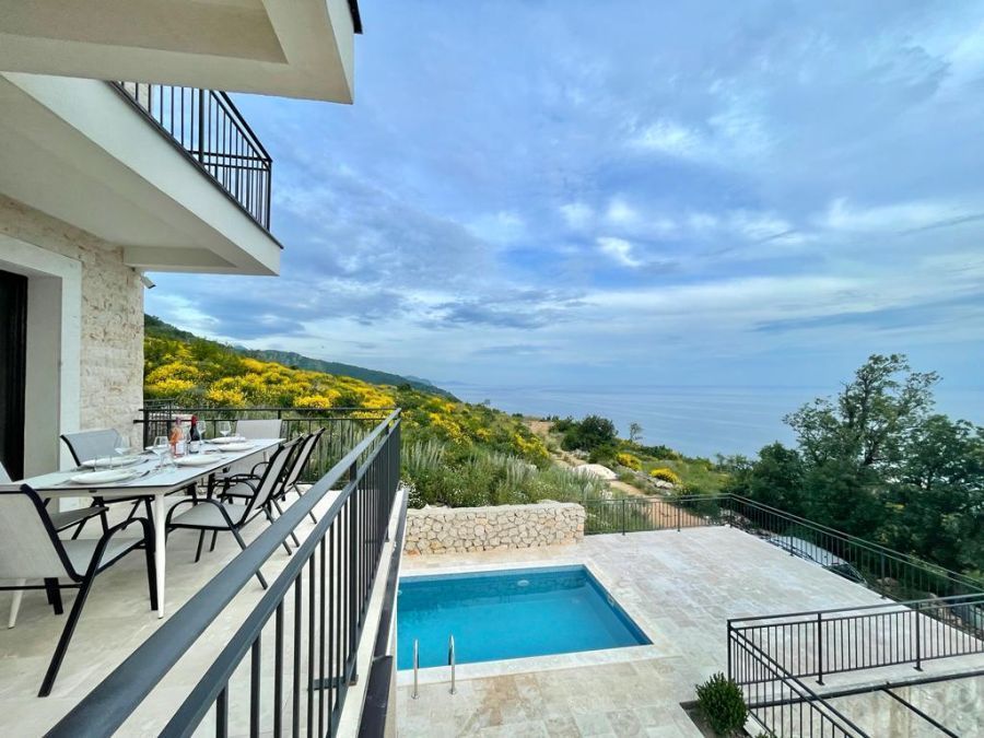 Family Vacation Villa Rezevici 6