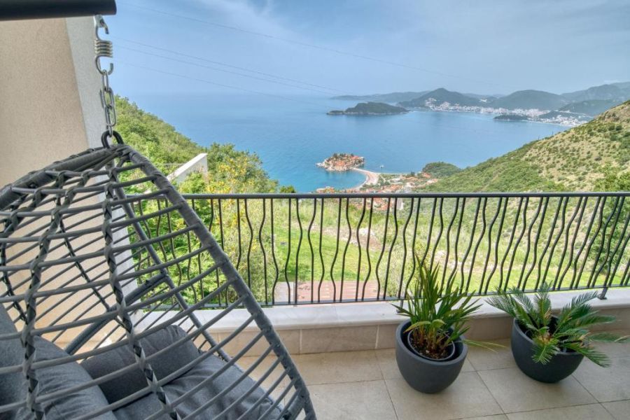 Magic Three bedroom Apartment with Sea view 1