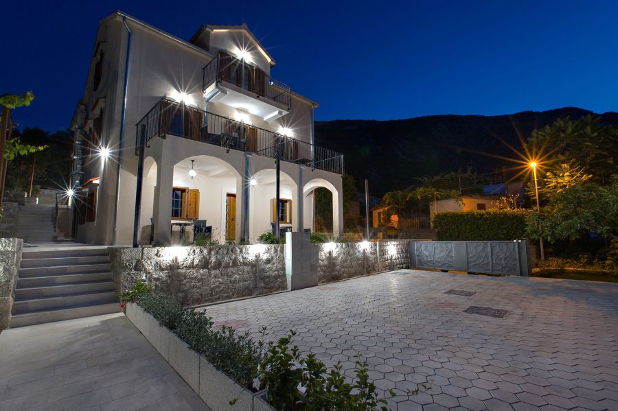 Apartments Mezini 11 3