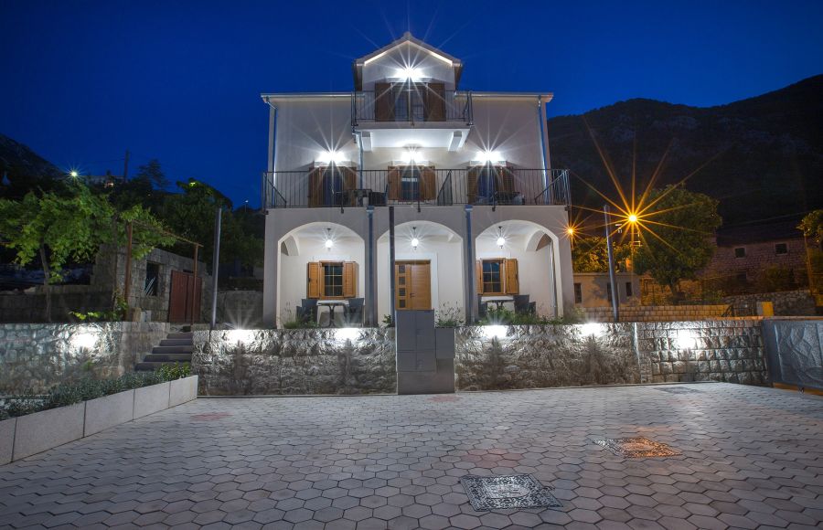 Apartments Mezini 11 4
