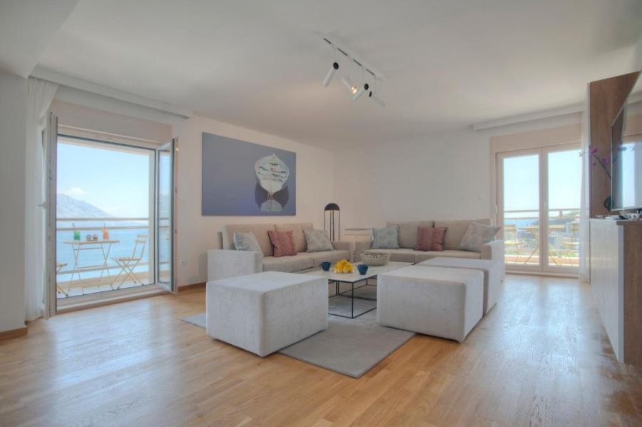 Fontana Seafront Residence 2