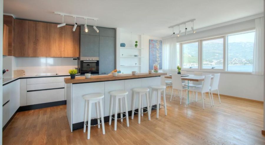 Fontana Seafront Residence 4