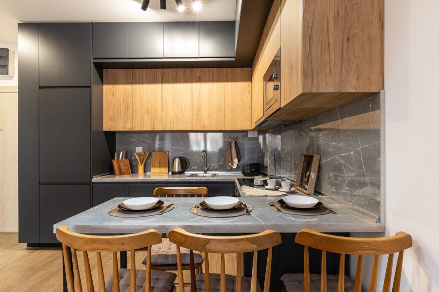 Warm-coloured stylish apartment 1