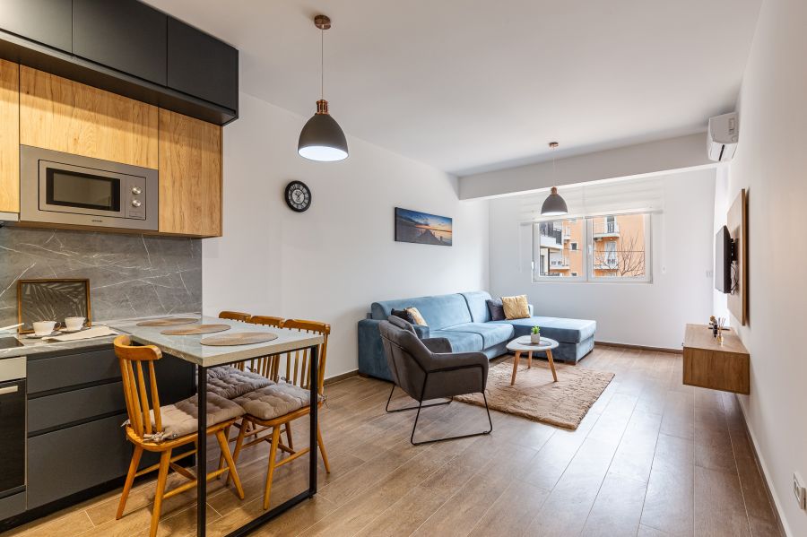 Warm-coloured stylish apartment 3