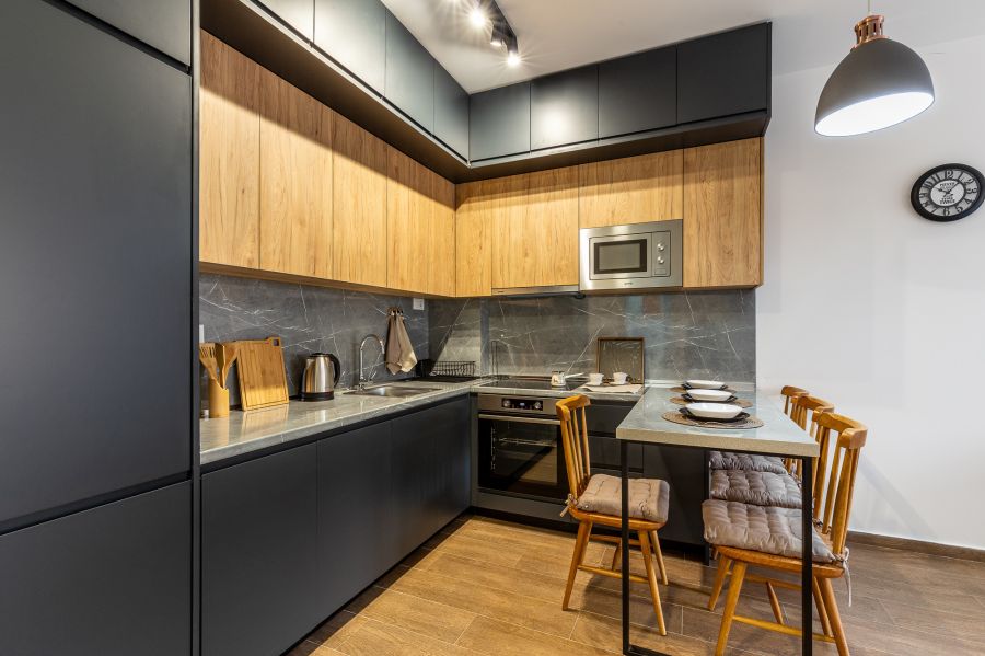 Warm-coloured stylish apartment 4
