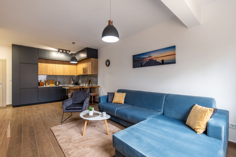 Warm-coloured stylish apartment 5
