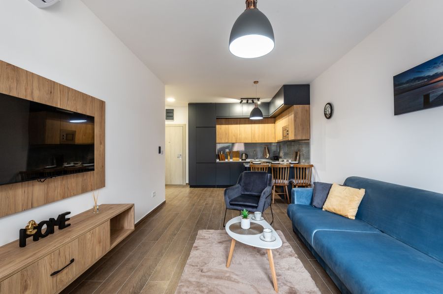 Warm-coloured stylish apartment 6