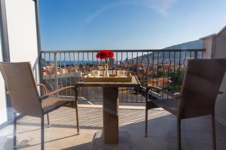 Rooftop Hotel  1