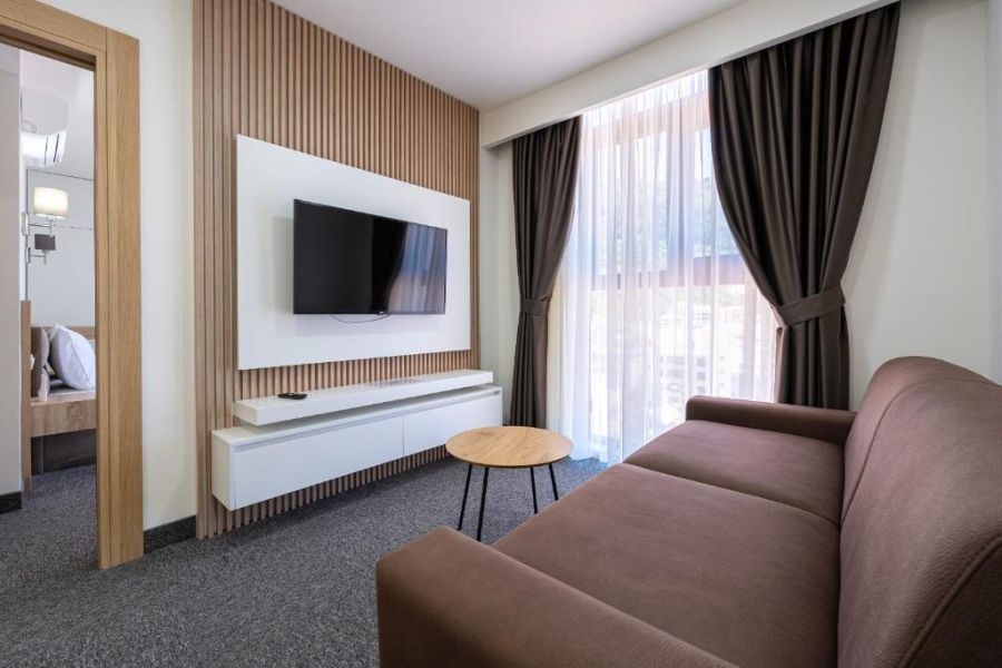 Rooftop Hotel 2