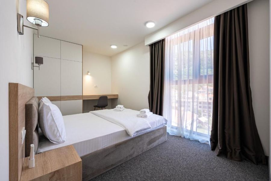 Rooftop Hotel  5