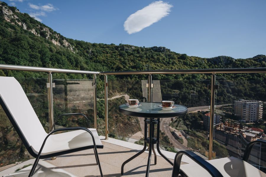 Spacious Panoramic Parus Apartments with Sea View 2