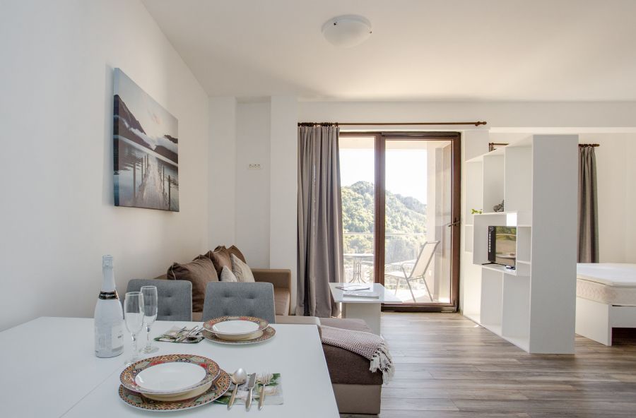 Spacious Panoramic Parus Apartments with Sea View 3