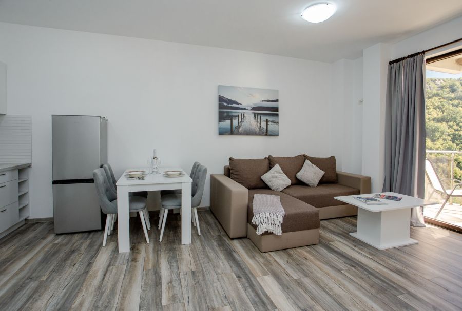 Spacious Panoramic Parus Apartments with Sea View 4