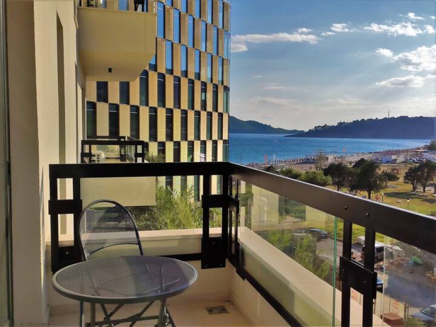 SILVER BEACHFRONT 1