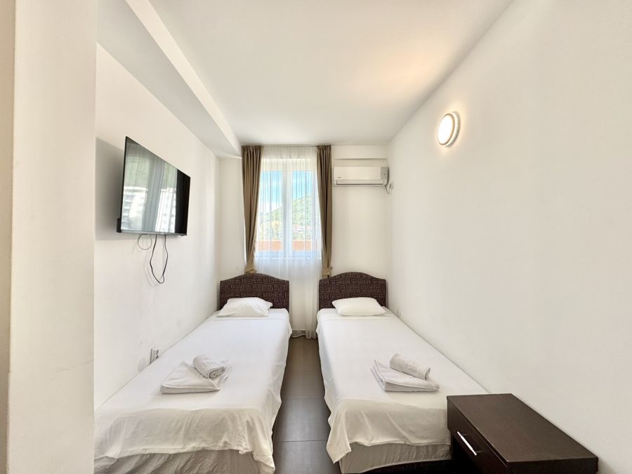 Hotel Lobo 5
