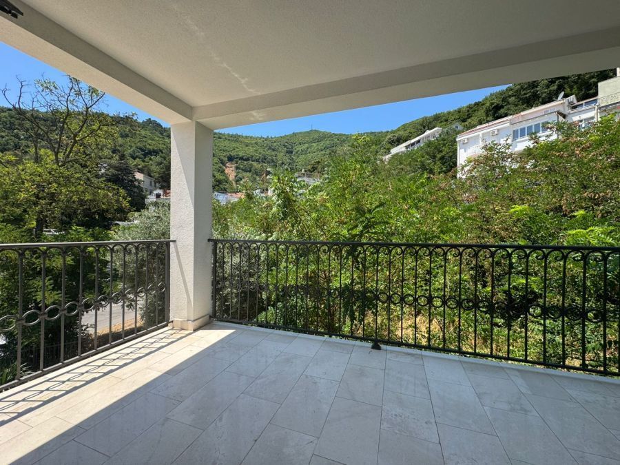 Sunny Bay Apartments 5