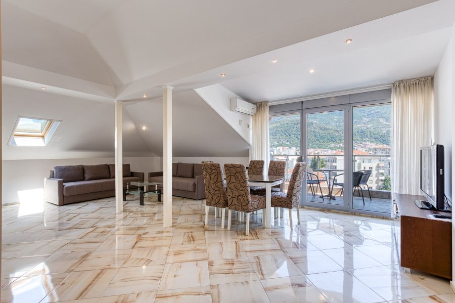 Central WoW Living 2bd 1