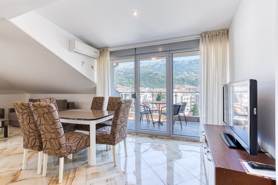 Central WoW Living 2bd 2