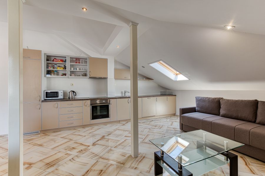 Central WoW Living 2bd 4