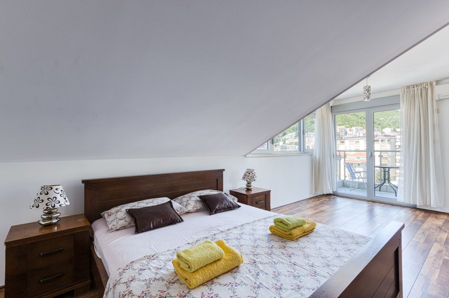 Central WoW Living 2bd 6